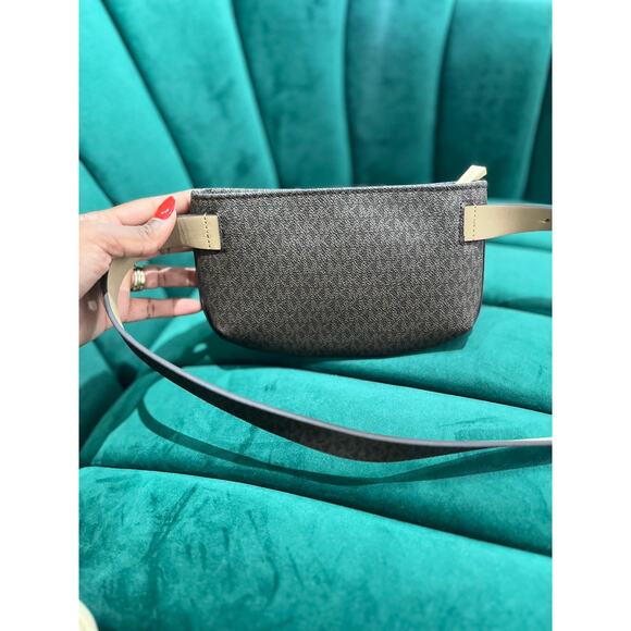 Michael Kors Jet Set Belt Bag Fanny Pack Crossbody Waist Bag Gold Logo Black - Picture 4 of 4